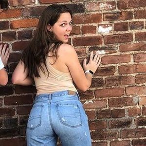 Meet your Posher, Carlie